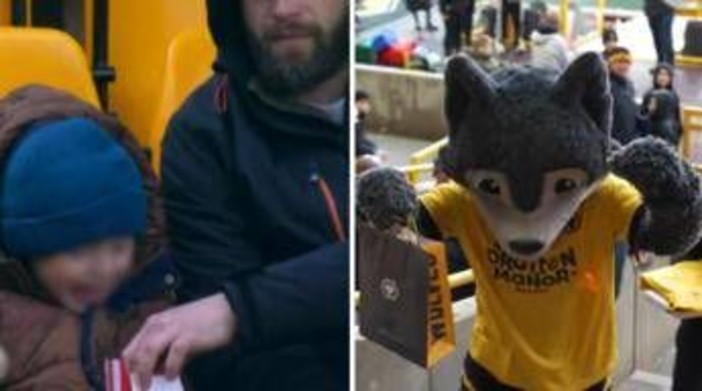 Papà ruba nuggets al figlio allo stadio, lui piange e la squadra lo ricompensa: il video virale Papà ruba nuggets al figlio allo stadio, lui piange e la squadra lo ricompensa: il video virale