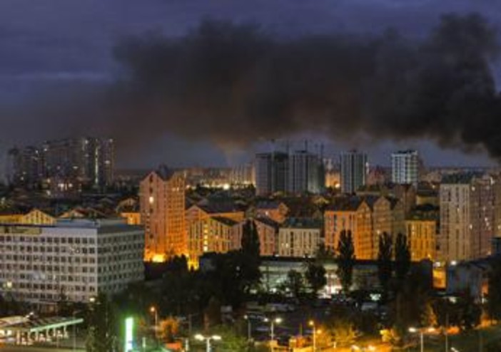 Ucraina, nuovi russi nella notte su Kiev. Attaccata con droni raffineria di petrolio in Russia Ucraina, nuovi russi nella notte su Kiev. Attaccata con droni raffineria di petrolio in Russia