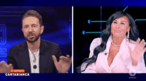 Caos a 'È sempre Cartabianca', botta e risposta tra Andrea Scanzi e Rita De Crescenzo - il video Caos a 'È sempre Cartabianca', botta e risposta tra Andrea Scanzi e Rita De Crescenzo - il video