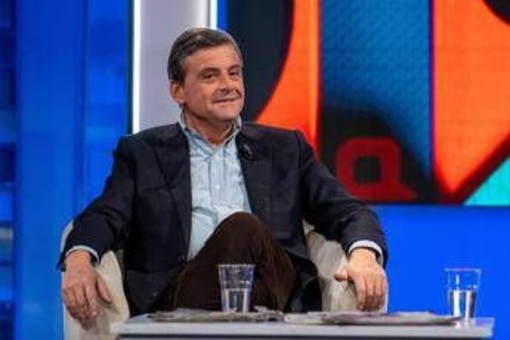 Calenda a 'Maschio Selvaggio': "Mia moglie ogni tanto mi manda a dormire in hotel" Calenda a 'Maschio Selvaggio': "Mia moglie ogni tanto mi manda a dormire in hotel"