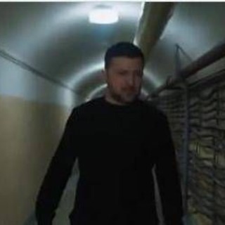 Zelensky mostra bunker sotterraneo per la prima volta