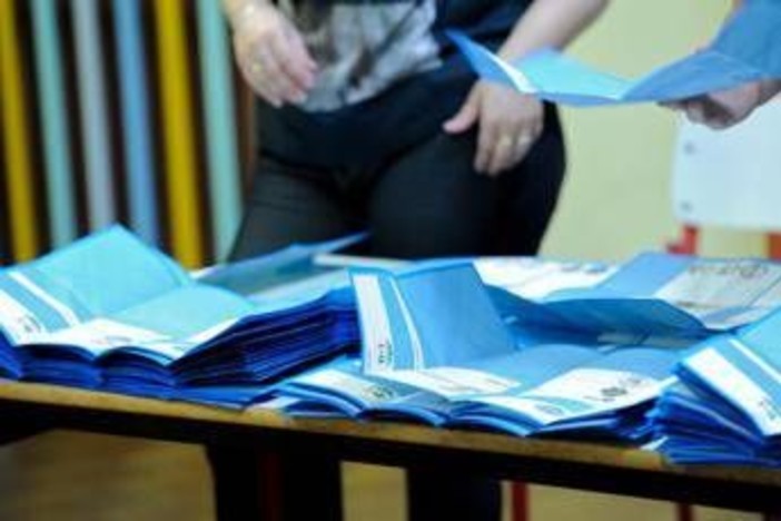 Sondaggio politico, Fratelli d'Italia cresce e allunga. Vannacci non si ferma