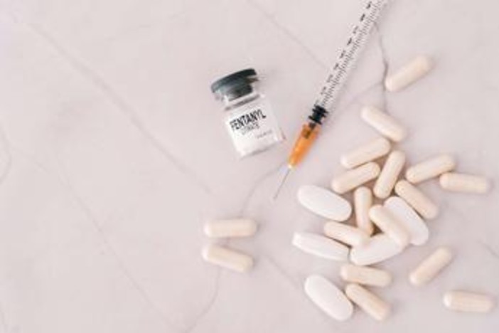 Furto Fentanyl a Roma: cos'è l'analgesico 80 volte più potete della morfina Furto Fentanyl a Roma: cos'è l'analgesico 80 volte più potete della morfina