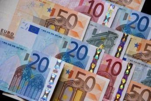 Tredicesima 2025, in arrivo 52,5 miliardi ma solo uno su due la userà per i regali di Natale