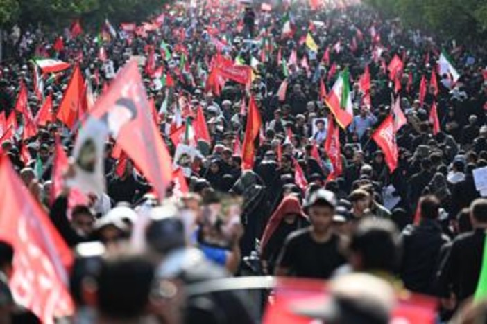 Iran, iniziata a Teheran processione per funerali di Khamenei Iran, iniziata a Teheran processione per funerali di Khamenei