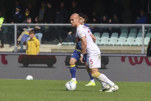 Verona-Genoa 0-2, Vitinha e Ostigard firmano un colpo salvezza Verona-Genoa 0-2, Vitinha e Ostigard firmano un colpo salvezza