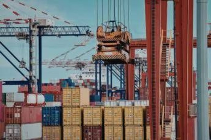 Il Canada sfida Trump: scattano i dazi contro gli Usa Il Canada sfida Trump: scattano i dazi contro gli Usa