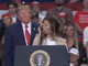 Donald Trump senza freni in Michigan, sul palco del comizio con lui Nicki Minaj: "Ha un lato B spettacolare"