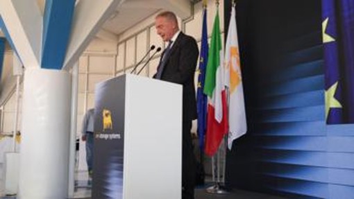Urso: "Prima pietra per far diventare Brindisi polo della transizione" Urso: "Prima pietra per far diventare Brindisi polo della transizione"