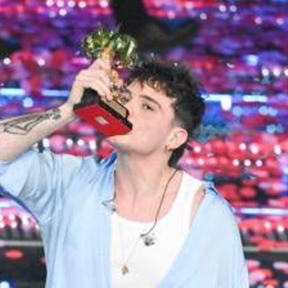 Sanremo 2026, Olly torna al Festival: un anno dalla vittoria con 'Balorda nostalgia'