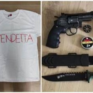 Prof accoltellata a scuola, il 13enne aveva annunciato su Telegram: "La ucciderò" Prof accoltellata a scuola, il 13enne aveva annunciato su Telegram: "La ucciderò"