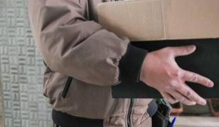 Manovra, Urso: "Tassa su piccoli pacchi? E' per la consegna di quelli che arrivano dalla Cina"