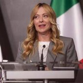 Caro energia, Meloni da Praga: "Spero che anche altri attori diano una mano"