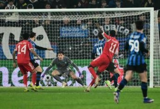 Pavlovic tocca di mano, Jackson segna: proteste in Atalanta-Bayern Monaco