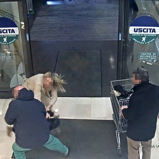 Tenta di rapire una bambina in un supermercato a Bergamo, arrestato