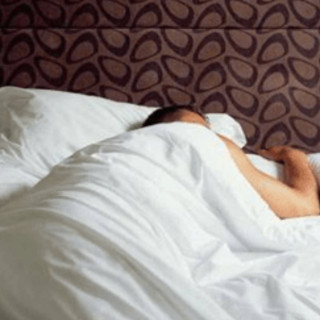 Sonno difficile e stanchezza appena svegli, è colpa dell'orologio biologico: ecco 5 regole per resettarlo Sonno difficile e stanchezza appena svegli, è colpa dell'orologio biologico: ecco 5 regole per resettarlo