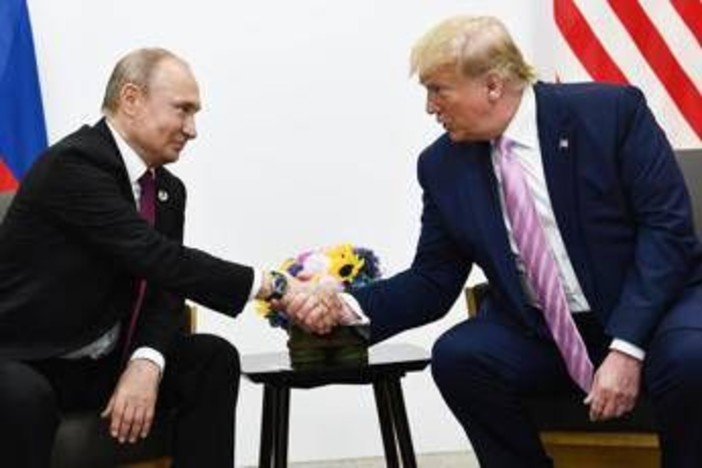 Putin-Trump, telefonata di un'ora: confronto su Ucraina, Iran e Mondiali di calcio Putin-Trump, telefonata di un'ora: confronto su Ucraina, Iran e Mondiali di calcio
