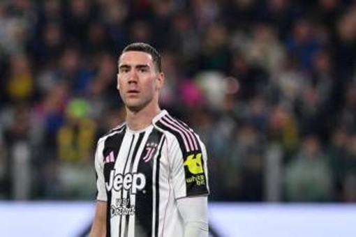 Vlahovic, infortunio all'adduttore: out 2/3 mesi. Juve torna sul mercato?