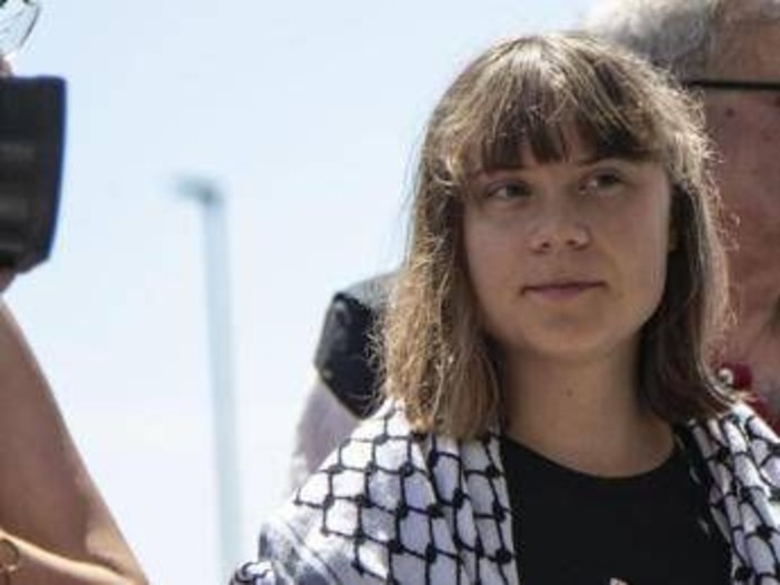 Flotilla, attivisti turchi liberi: "Greta costretta a baciare bandiera Israele"