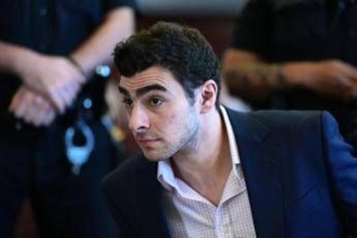 "Depilare sopracciglia e vestire di nero": gli appunti di Luigi Mangione prima di uccidere Thompson "Depilare sopracciglia e vestire di nero": gli appunti di Luigi Mangione prima di uccidere Thompson