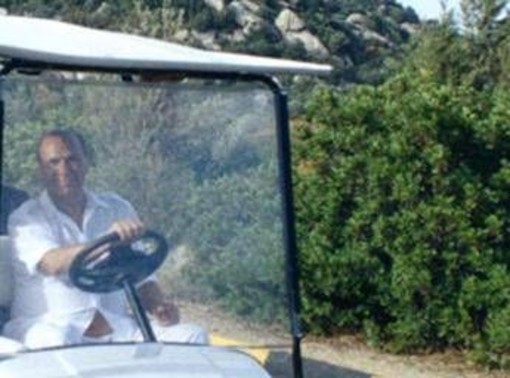 Berlusconi, figli e amici storici arrivati in Sardegna: pranzo di famiglia a Villa Certosa in ricordo del Cav Berlusconi, figli e amici storici arrivati in Sardegna: pranzo di famiglia a Villa Certosa in ricordo del Cav