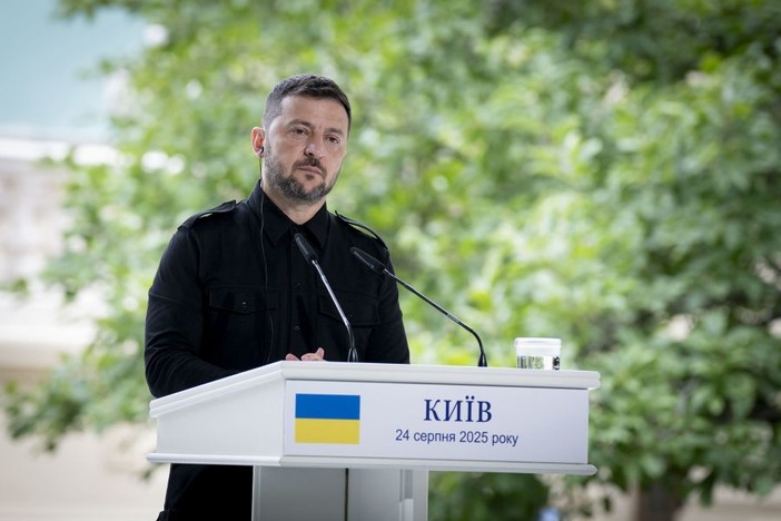 Zelensky “Accelerare i colloqui sulle garanzie di sicurezza” Zelensky “Accelerare i colloqui sulle garanzie di sicurezza”