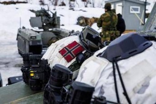 Norvegia, armi e artiglieria al confine con la Russia. Mosca minaccia "ulteriori misure"