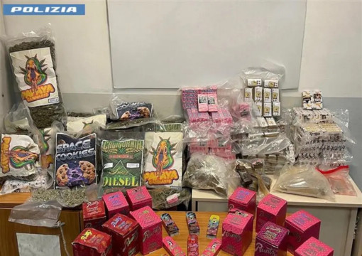 Emporio della droga in casa a Roma, sequestrati 40 Kg stupefacenti e 50 mila euro