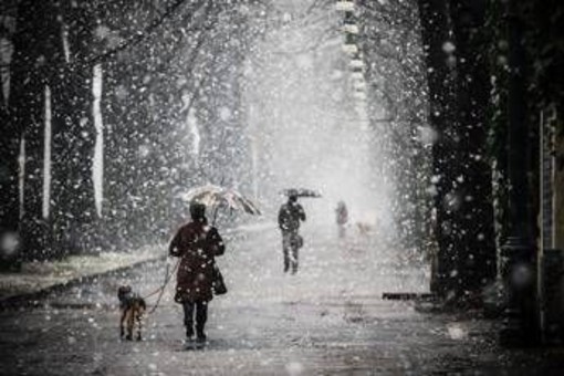 Meteo, brusca virata nel weekend: calo di 10 gradi, neve anche in pianura Meteo, brusca virata nel weekend: calo di 10 gradi, neve anche in pianura