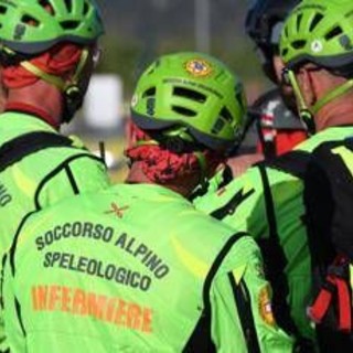 Urzulei, speleologo bloccato in una grotta dopo una frana: soccorsi in azione Urzulei, speleologo bloccato in una grotta dopo una frana: soccorsi in azione