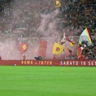 Saluti romani in curva Sud durante Roma-Atalanta all'Olimpico: 14 identificati
