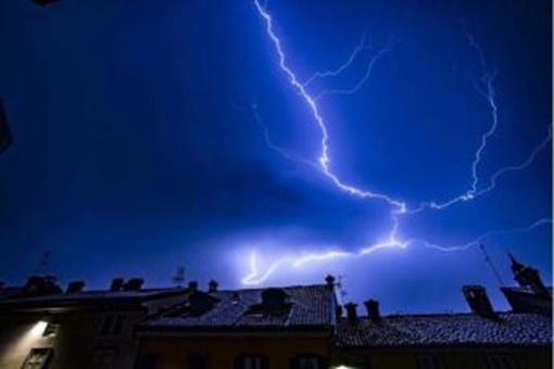 Caldo record, Pregliasco: "I temporali peggiorano gli effetti sulla salute" Caldo record, Pregliasco: "I temporali peggiorano gli effetti sulla salute"