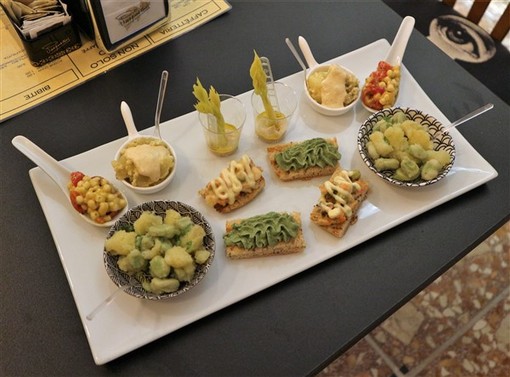 Albenga: il sommelier Massimiliano Moroni riapre l'antico Caffè Testa e lo trasforma in elegante e moderno winebar