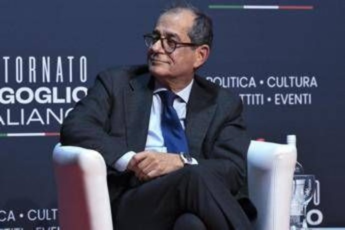 Deficit al 3,1%, Tria: "Non uscendo da procedura infrazione Giorgetti può dire no a bandierine elettorali" Deficit al 3,1%, Tria: "Non uscendo da procedura infrazione Giorgetti può dire no a bandierine elettorali"