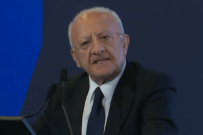 Sanità, De Luca: "Campania derubata di 3 mld in 10 anni, ora stesse risorse per tutte le regioni" Sanità, De Luca: "Campania derubata di 3 mld in 10 anni, ora stesse risorse per tutte le regioni"