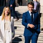 Meloni ritrova Macron, si scioglie il 'gelo' sotto il sole di Antibes: "Iniziativa in Libano"
