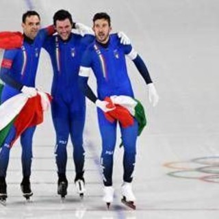 Milano Cortina, oro Italia in inseguimento squadre pattinaggio velocità: chi sono i campioni olimpici Ghiotto, Giovannini e Malfatti