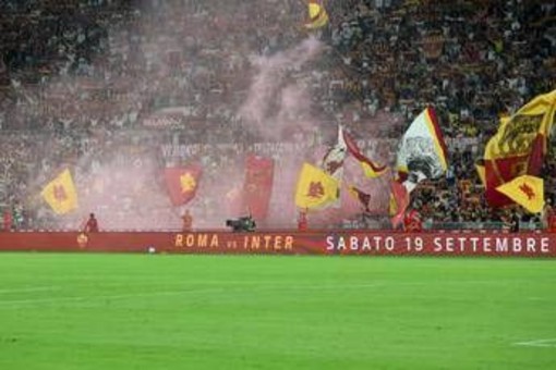 Saluti romani in curva Sud durante Roma-Atalanta all'Olimpico: 14 identificati Saluti romani in curva Sud durante Roma-Atalanta all'Olimpico: 14 identificati