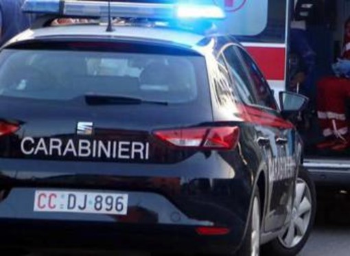 Milano, si dà fuoco nella sua auto: è gravissimo Milano, si dà fuoco nella sua auto: è gravissimo