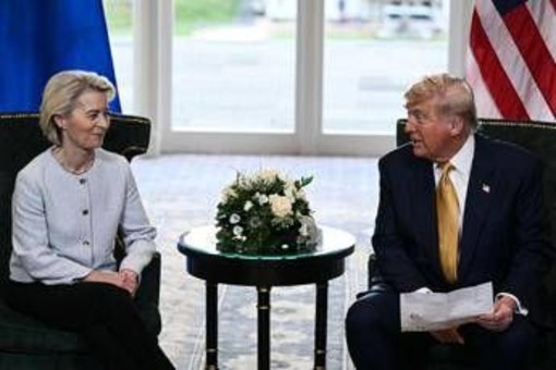 von der Leyen e la 'tattica dell'opossum' con Trump: gesti e sguardi, l'analisi von der Leyen e la 'tattica dell'opossum' con Trump: gesti e sguardi, l'analisi
