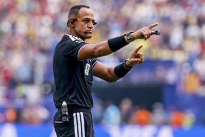 Argentina, ancora accuse dall'Inghilterra: "Scelto arbitro preferito di Messi" Argentina, ancora accuse dall'Inghilterra: "Scelto arbitro preferito di Messi"
