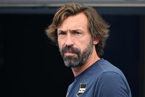 Pirlo bocciato e la bufera per il caso Russia, da Abodi a La Russa: la politica giudica il pallone Pirlo bocciato e la bufera per il caso Russia, da Abodi a La Russa: la politica giudica il pallone
