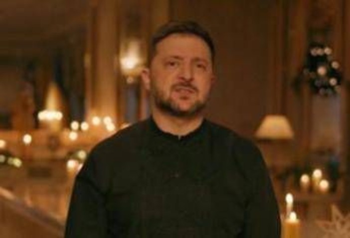 Zelensky nel discorso di Natale: "Sognare che Putin muoia? Noi chiediamo la pace” Zelensky nel discorso di Natale: "Sognare che Putin muoia? Noi chiediamo la pace”