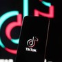 Disordini e proteste, TikTok condanna le violenze: attivata una 'task force' e rimossi video e account Disordini e proteste, TikTok condanna le violenze: attivata una 'task force' e rimossi video e account