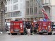 Milano, incendio in un palazzo vicino Rinascente in piazza Duomo: alta nube di fumo Milano, incendio in un palazzo vicino Rinascente in piazza Duomo: alta nube di fumo