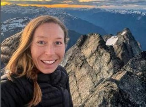 Kalie McCrystal, addio alla skyrunner dispersa sul Cervino: "Caduta mentre scendeva" Kalie McCrystal, addio alla skyrunner dispersa sul Cervino: "Caduta mentre scendeva"