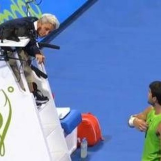 Arbitro gli rifila un warning, Alcaraz si infuria: la lite a Doha