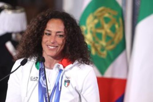 Brignone: "Sogno un figlio, dopo lo sci girerò il mondo in surf. Popolare come Sinner? Lui ha il jet, io prendo Ryanair" Brignone: "Sogno un figlio, dopo lo sci girerò il mondo in surf. Popolare come Sinner? Lui ha il jet, io prendo Ryanair"