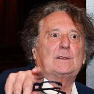 Enzo Iacchetti diffida Meta e querela autori di post che lo accostano ai nazisti Enzo Iacchetti diffida Meta e querela autori di post che lo accostano ai nazisti