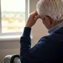 La pensione non gli basta, a 74 anni torna a lavorare come fattorino